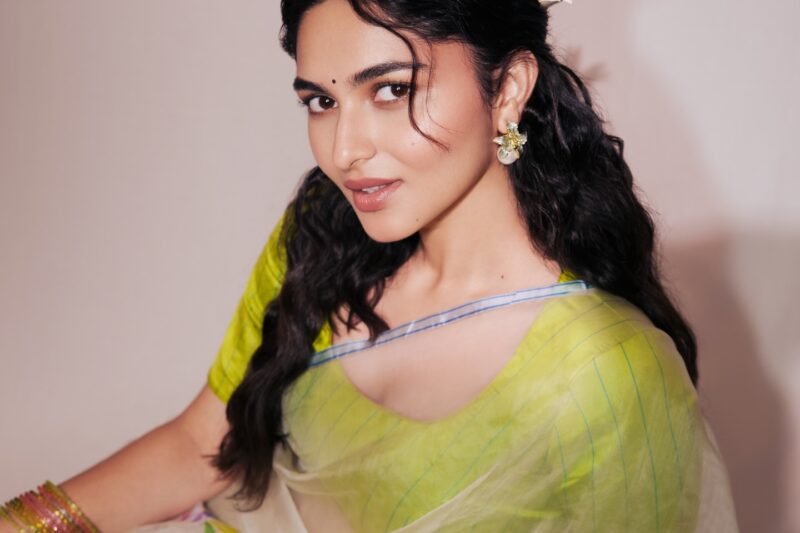 The Kayadu carries a soft and graceful presence, with a fresh youthful charm and elegant poise.