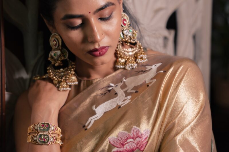 “Golden Goddess: Sapthami Gowda’s Enchanting Metallic Saree Look”